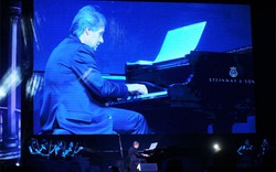 Thực hư thông tin nghệ sĩ dương cầm Richard Clayderman &#34;nhép nhạc&#34;