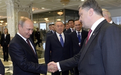 Tổng thống Nga – Ukraine và “cái bắt tay lịch sử“