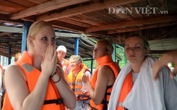 Gặp 12 du khách nước ngoài trên tàu chìm trên vịnh Hạ Long