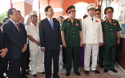 Thủ tướng Nguyễn Tấn Dũng dâng hương tưởng niệm Chủ tịch Hồ Chí Minh