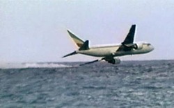 Máy bay Mỹ lao xuống biển sau khi xâm phạm không phận Cuba