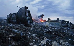 MH17 bị nhiều vật thể có tốc độ cao xuyên thủng