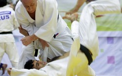 Vladimir Putin áp dụng chiến thuật Judo nào ở Ukraine?