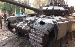 Quân nổi dậy “tò mò” trước xe tăng kỳ lạ thu được của Ukraine