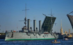 Liều mạng đột nhập tàu chiến Nga để “tự sướng” 