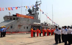 Bàn giao tàu pháo số 4 cho hải quân Việt Nam
