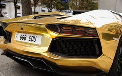 Phiên bản Lamborghini “dát vàng” cực độc trên đường phố Paris