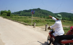 Hơn 600 trẻ thất học: Hai bên cùng căng, cùng... “đứt dây”