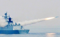 TQ lần đầu diễn tập tiếp tế tên lửa trên biển