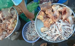 Chân gà hôi thối giá 30.000 đồng/kg tràn lan trên thị trường