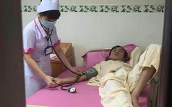 Quang Lê bỏ tiền phẫu thuật thẩm mỹ cho “cậu bé kẹo kéo“