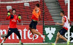 Clip: Petr Cech trổ tài cản phá tuyệt đỉnh trong màu áo Arsenal