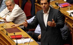 Chống đối thắt lưng buộc bụng, một loạt quan chức Hy Lạp mất chức