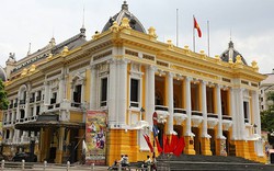 Chùm ảnh: Nhà hát lớn Hà Nội đang thay màu "áo" mới