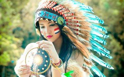 “Nữ thổ dân xinh đẹp” nói thành thạo 3 ngôn ngữ