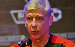 Wenger cáo buộc M.U dùng tiền mua thành công