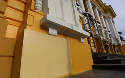 Nhà hát lớn Hà Nội lại được “thí nghiệm” màu sơn mới