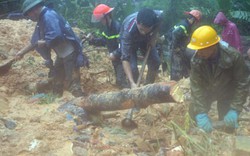Bới tung hàng ngàn khối đất đá tìm nạn nhân bị vùi lấp ở Quảng Ninh