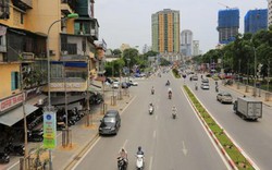 HN thay thế hàng cây mới trồng trên đường Nguyễn Chí Thanh