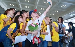Thu Phương được rừng fan đón ở sân bay Nội Bài