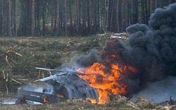 Video: Trực thăng Nga rơi khi biểu diễn, phi công tử nạn