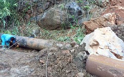 Quảng Ninh: Lở núi, đá đè vỡ đường ống cấp nước sạch