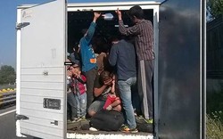 Áo: Phát hiện 86 người bị nhồi trong thùng xe tải khóa kín