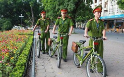 Ảnh: Ngày đầu tuần tra bằng xe đạp của Công an Hà Nội