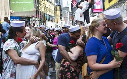 Mỹ: Quảng trường Thời đại ngập tràn những nụ hôn