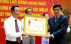 Văn phòng Bộ NNPTNT nhận Huân chương Lao động hạng Nhất