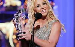 Britney Spears tái xuất sân khấu VMA 2015