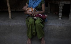 Bi kịch cuộc đời những bà mẹ tuổi teen ở Ấn Độ