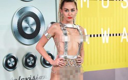 Miley Cyrus mặc kỳ cục trên thảm đỏ MTV VMAs