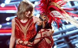 Taylor Swift hóa giải hiềm khích trên sân khấu VMA 2015