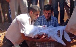 Nỗi đau vỡ òa phút tiễn đưa bé trai Syria chết đuối