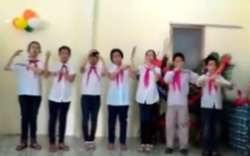 Clip: Học sinh khiếm thính "hát" Quốc ca ngày khai giảng