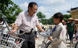 Hơn 70 chiếc xe đạp đến với trò nghèo ở Tuyên Quang