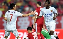 Cầu thủ ngoại tràn vào sân cỏ Trung Quốc