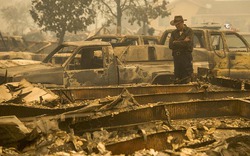 Cảnh nhà cửa bị thiêu rụi thành tro trong biển lửa ở California