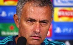 Mourinho “nổi đóa”, mắng phóng viên trong buổi họp báo
