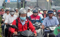 Thực hư thông tin “người cận thị bị cấm lái xe máy”