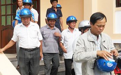 Báo NTNN và Hội nông dân tỉnh Tây Ninh: Tặng 500 mũ bảo hiểm  cho nông dân nghèo