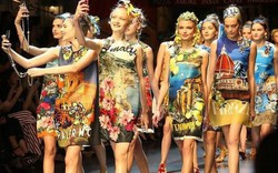 Dolce&Gabbana tung trào lưu "tự sướng" lên sàn diễn