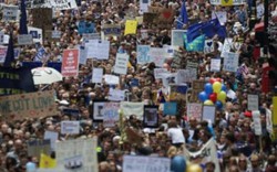 50.000 người rầm rộ biểu tình kêu gọi Anh ở lại EU