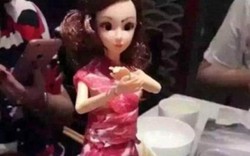 Nhà hàng lẩu phục vụ món “búp bê thoát y” ở Bắc Kinh