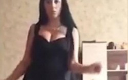 Đuổi việc nữ cảnh sát tự quay video nhảy sexy đăng facebook