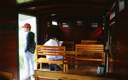 Không gian xưa trong quán cà phê trên toa tàu hơn 80 năm tuổi ở Đà Lạt