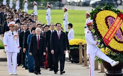 Ảnh: Đại biểu Quốc hội khóa mới viếng lăng Chủ tịch Hồ Chí Minh