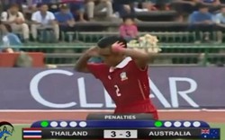 Hậu vệ U16 Thái Lan nhận thẻ vàng vì ăn mừng... phản cảm