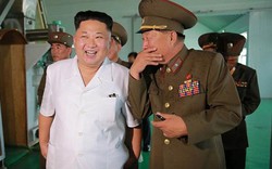 Kim Jong-un tươi như hoa dẫn tướng lĩnh đi thăm nhà máy